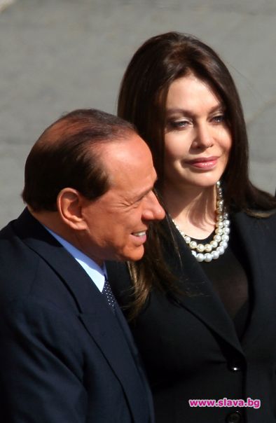 Бившата съпруга на експремиера на Италия Силвио Берлускони ще трябва