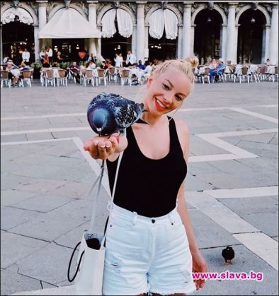 Фолк певицата Емилия лови гълъби в Италия Блондинката е на