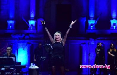 Лили Иванова зарадва феновете си с нова песен