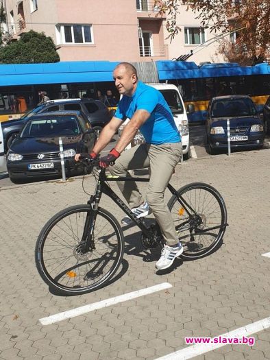 Президентът Румен Радев се качи на колело в Седмицата на