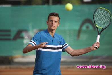 17 годишната ни млада тенис надежда Симеон Терзиев заедно с партньора