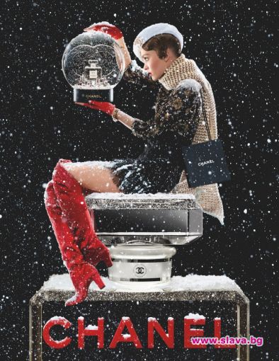 Лили Роуз Деп участва в празничната кампания на аромата Chanel No