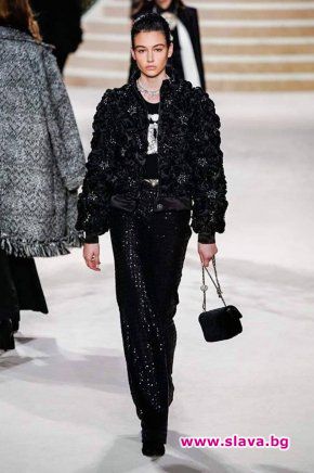 Главният дизайнер на Шанел Виржини Виард Вирджи озаглави нейното модно