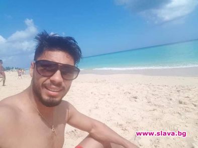 Боксьорът Даниел Асенов или Тайсъна от Кукорево почива на Малдивите.