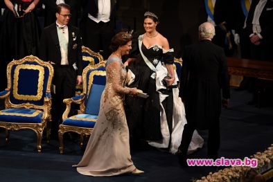 Шведското кралско семейство направи запомнящо се появяване на бала по