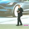Мъск откри китайската фабрика на Tesla с танц