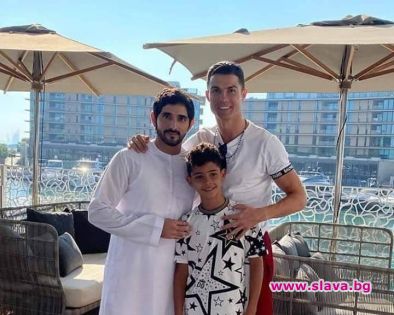 Кристиано пусна снимка от Дубай с големия си син и
