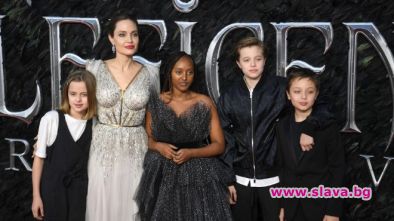 Холивудската звезда Анджелина Джоли разкри, че две от дъщерите ѝ
