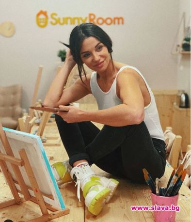 Диляна Попова рисува по скайп с гаджето на Врачански 