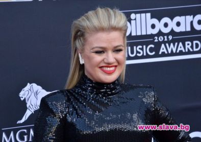 След като на 4 юни Кели Кларксън и Брандън Блексток