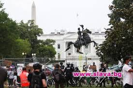 Демонстранти се опитаха да съборят статуята на Андрю Джаксън пред