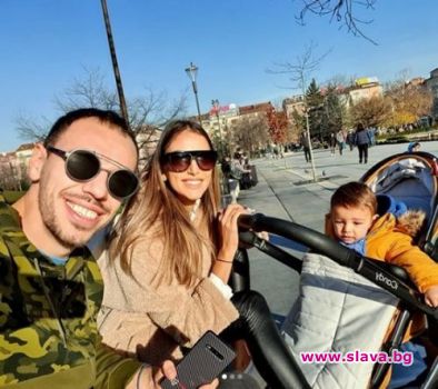 Александра Богданска-Петканова е готова да стане майка за втори път.Моделката,