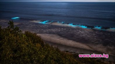 Британски физици откриха защо гребените на вълните светят в синьо