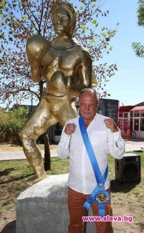 Със страхотен паметник се сдоби боксовата ни легенда Петър Лесов.