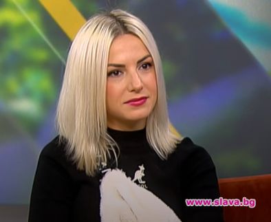 Талантливата певица стана първият участник напуснал втори сезон на Маскираният