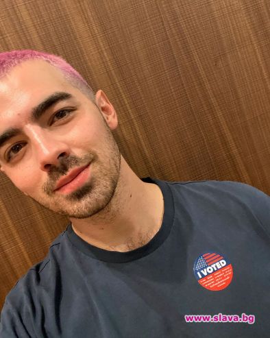 С ексцентрична визия Джо Джонас изненада феновете си онлайн Броени