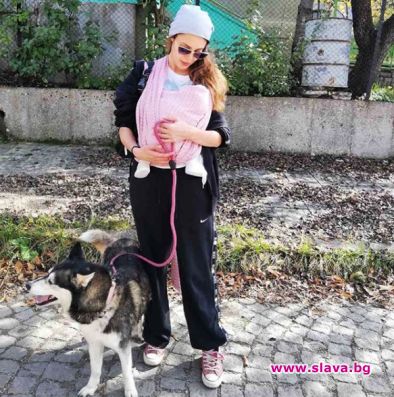 Актрисата Евелин Костова сподели снимка от първата разходка на бебето