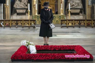 Британската кралица Елизабет Втора се появи за първи път с