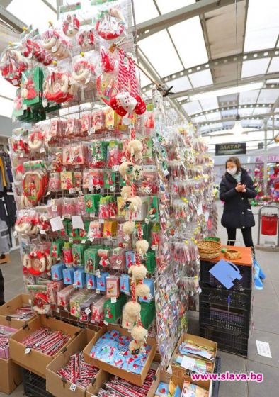 Пазар Красно село организира базар на мартениците на който клиентите