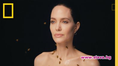 Анджелина Джоли се снима покрита с рояк пчели за да