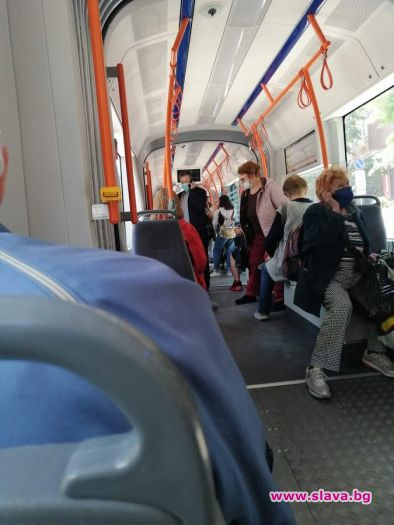 Правосъдният министър Янаки Стоилов беше отснет в работното си облекло