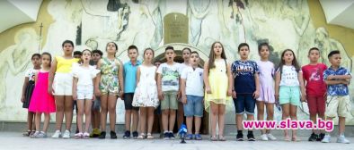 Третокласници от средно училище Никола Вапцаров в Петрич запяха хита