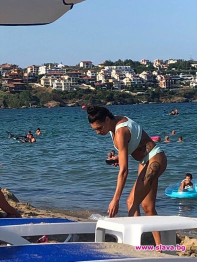 Златка Димитрова нажежи страстите на плаж Каваци в Созопол, видя