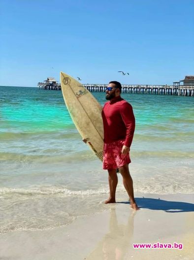 Азис подкара сърф в САЩ. Той избяга от лошото време