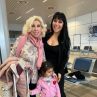 Кацарови с щерката на Преслава на летището
