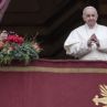 Папата посети изненадващо музикален магазин в Рим, тръгна си с подарък плоча