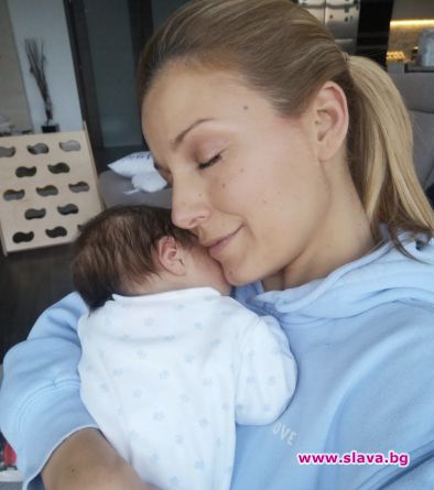 Николета Маданска и Венелин Петков наскоро посрещнаха втория си син