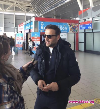 Гръцката супер звезда Никос Вертис пристигна в България тази сутрин Той