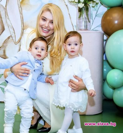 Ева Веселинова кръсти близнаците си Борис и Стефания които навършиха
