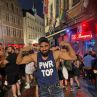 Азис купонясва в гей бар в Брюксел