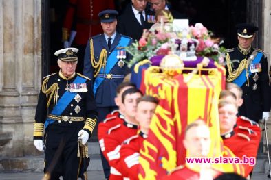 При безпрецедентни мерки за сигурност протeчe погребението на кралица Елизабет