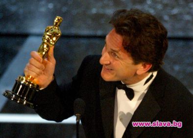 Американският актьор Шон Пен даде своя Оскар на президента на