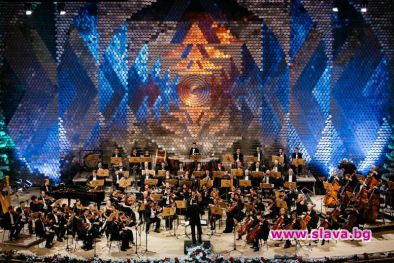 Тази година традиционния празничен новогодишен концерт е наречен Музикален фойерверк