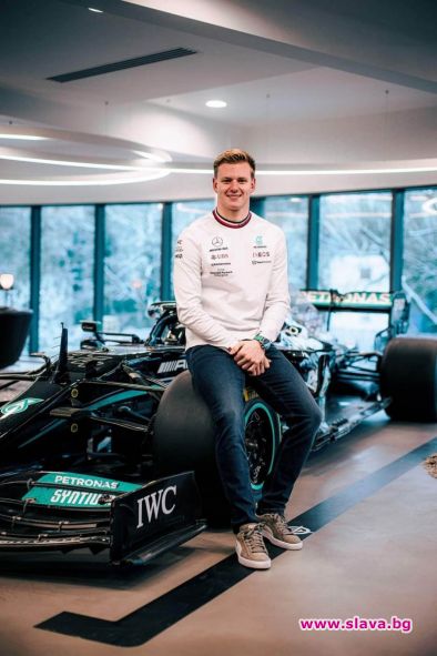Моторспорт Новият резервен пилот в отбора на Mercedes AMG Petronas F1