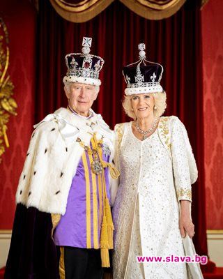 Бъкингамският дворец вече публикува първия официален портрет на британския крал