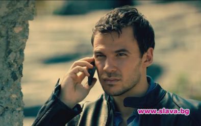 Актьорът Ивайло Захариев разкри в клип в TikTok че води