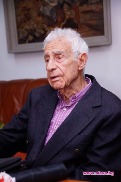На 102 години си отиде големият български писател Виктор Барух