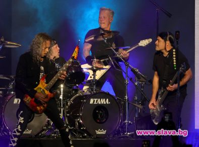Metalica отложи неделния си концерт в щата Аризона след като фронтменът
