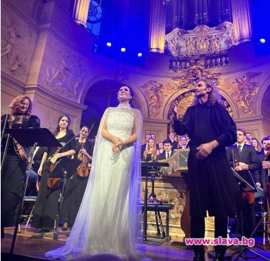 Соня Йончева изпълни песента Тиха нощ, свята нощ на български във Версай