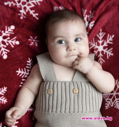 Маги Джанаварова показа бебето си навръх светлия християнски празник Коледа,