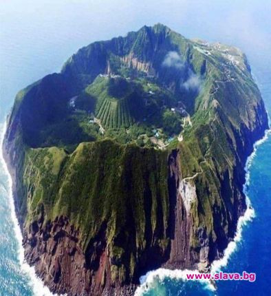 Южният остров Аогашима е двоен вулкан с отличителна природна среда  