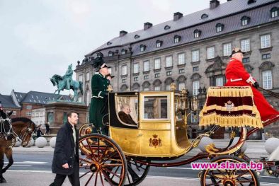 Датската кралица направи традиционната следновогодишна разходка между два двореца в