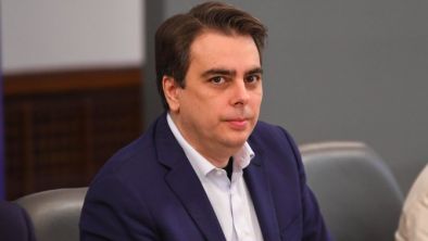 Асен Василев освен от ПроКредит е взел и е обезпечил