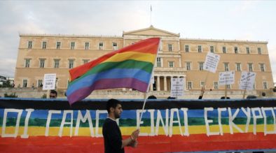 Парламентът на Гърция одобри законопроект позволяващ сключването на граждански бракове