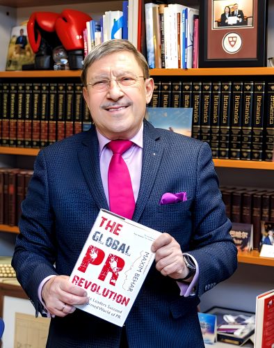 Книгата Световната PR революция на международно признатия PR експерт Максим