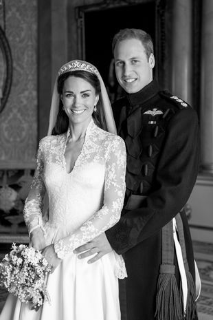 Принцът и принцесата на Уелс споделиха зашеметяваща непоказвана досега сватбена
